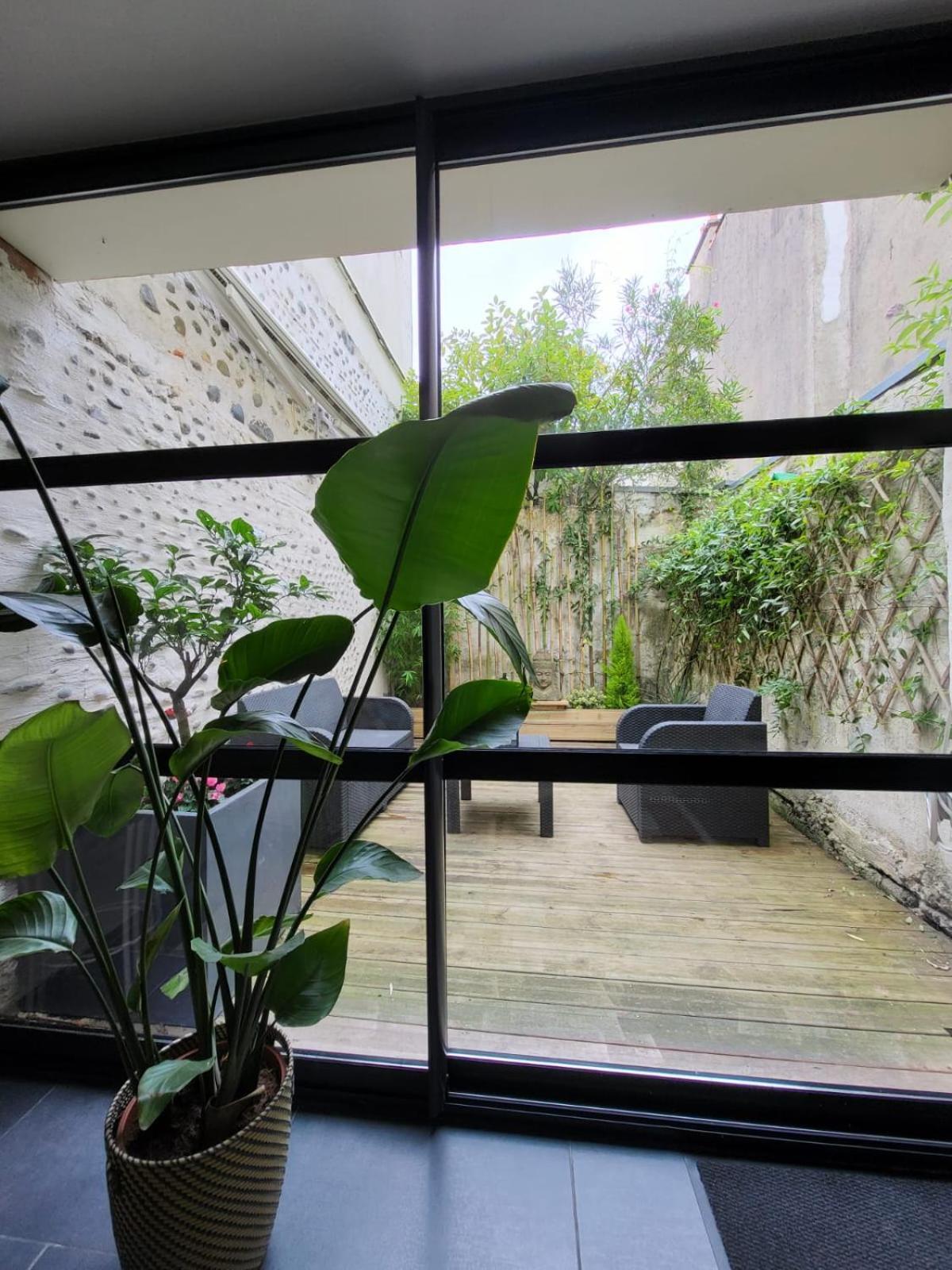 Le Patio - Appartement Calme - Hyper Centre Pau Exterior photo